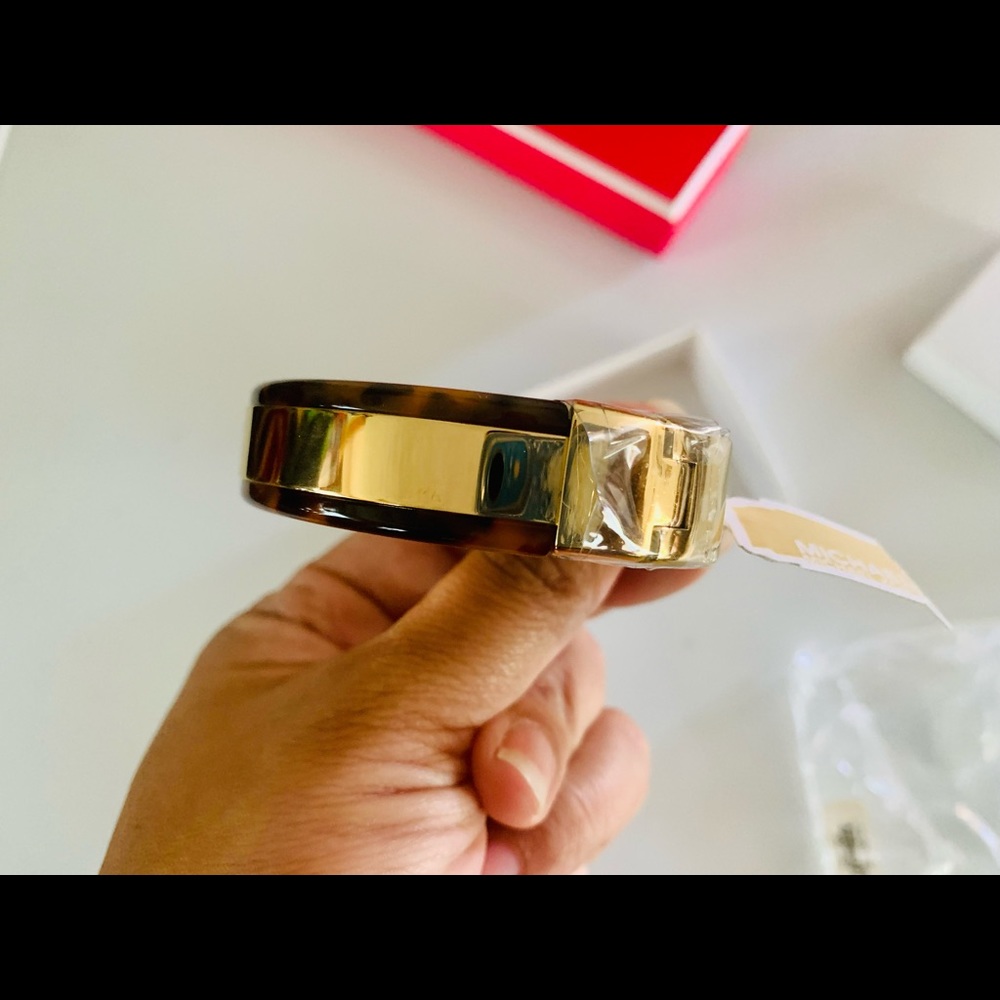 NWT! Michael Kors Turtle Shell Bracelet. - Picture 4 of 4